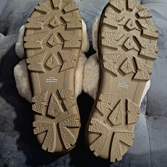 WaySoft Cream Shearling Cross Band Slippers Size 11 NWT, no box - Picture 4 of 9